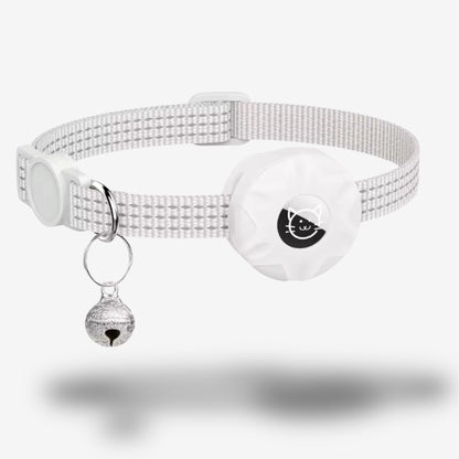 Collier GPS Chat <br> Élégance Minimaliste en Blanc, Clochette Métallique et Support Refermable