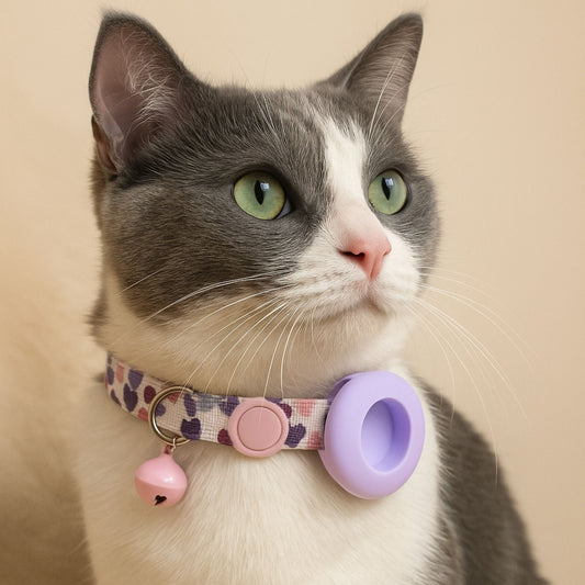Collier GPS Chat <br> Esprit Romantique avec Cœurs Multicolores, Support Violet et Clochette Rose