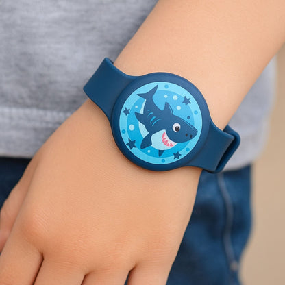 Traceur GPS Enfant <br> Bracelet Bleu Marine avec Requin sur Compartiment GPS